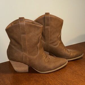 Rocky Tan Heeled Boots